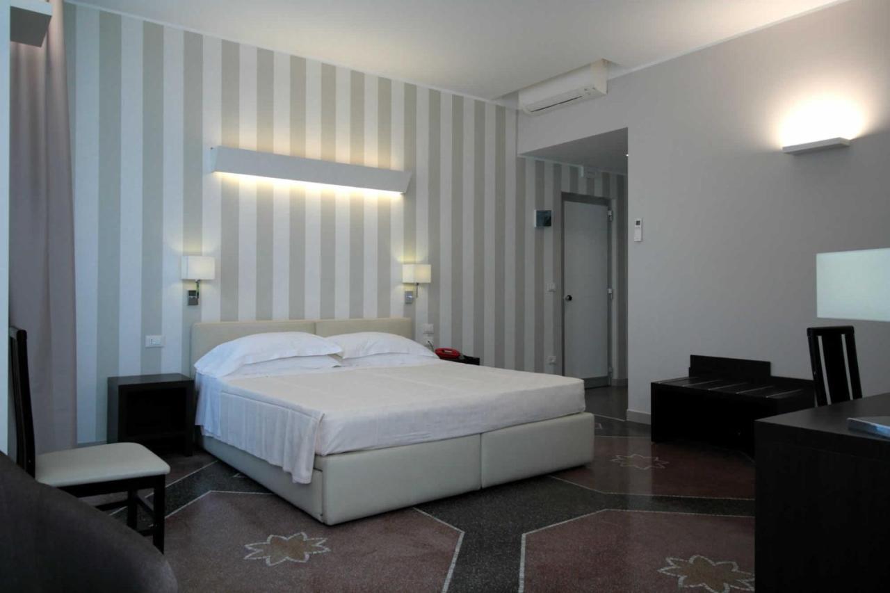 Hotel Vittoria Genoa Luaran gambar