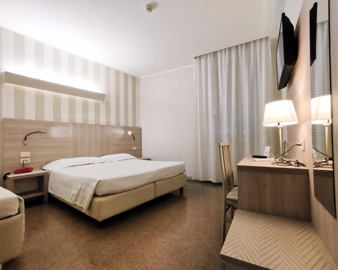 Hotel Vittoria Genoa Luaran gambar