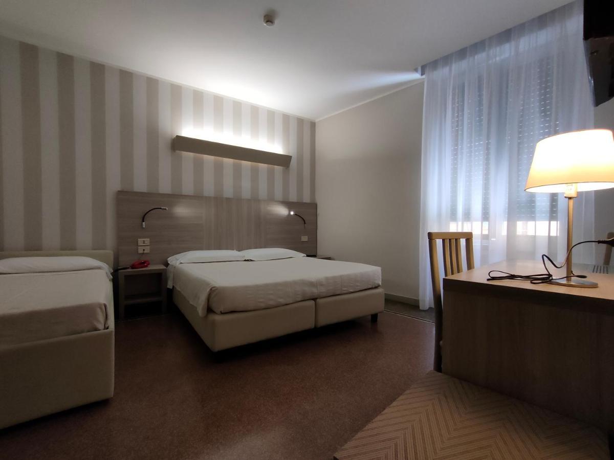 Hotel Vittoria Genoa Luaran gambar