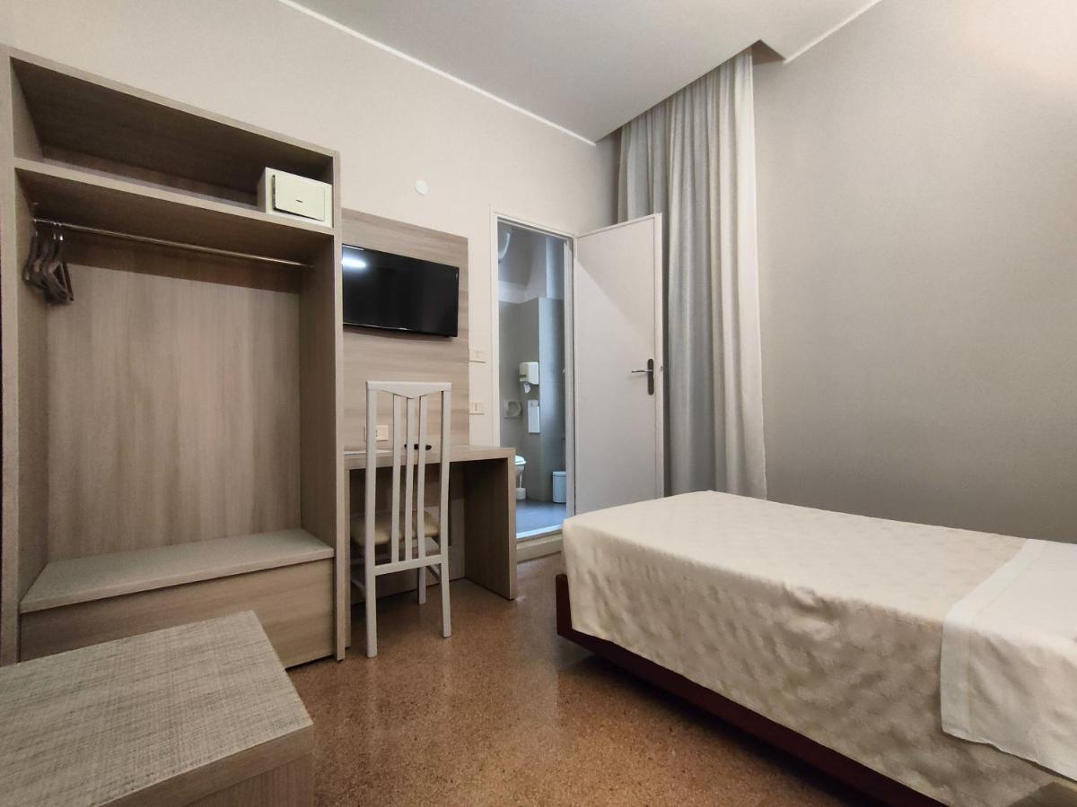 Hotel Vittoria Genoa Luaran gambar