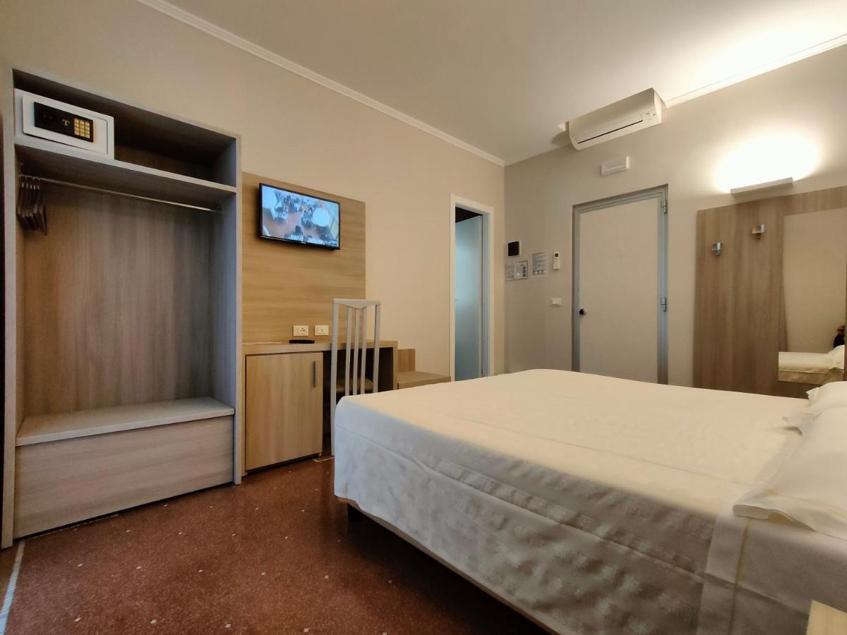 Hotel Vittoria Genoa Luaran gambar