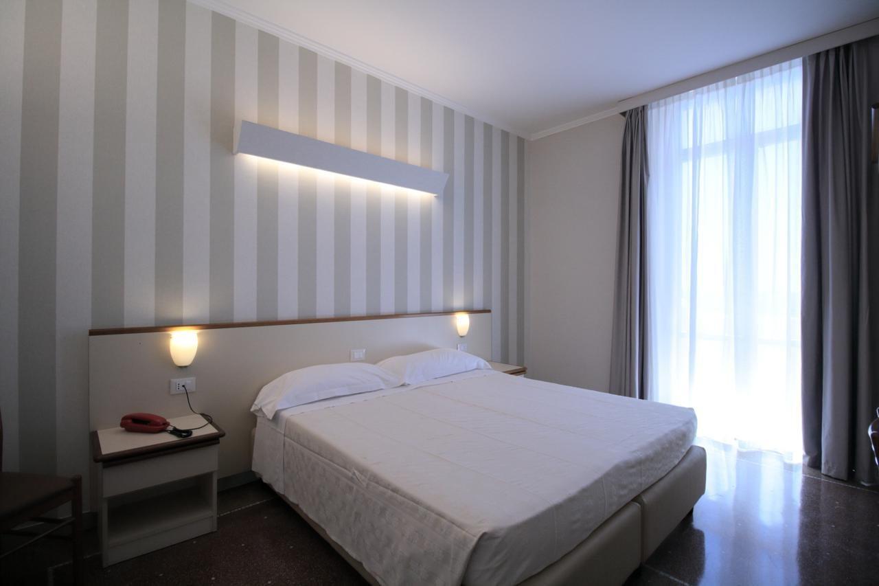 Hotel Vittoria Genoa Luaran gambar