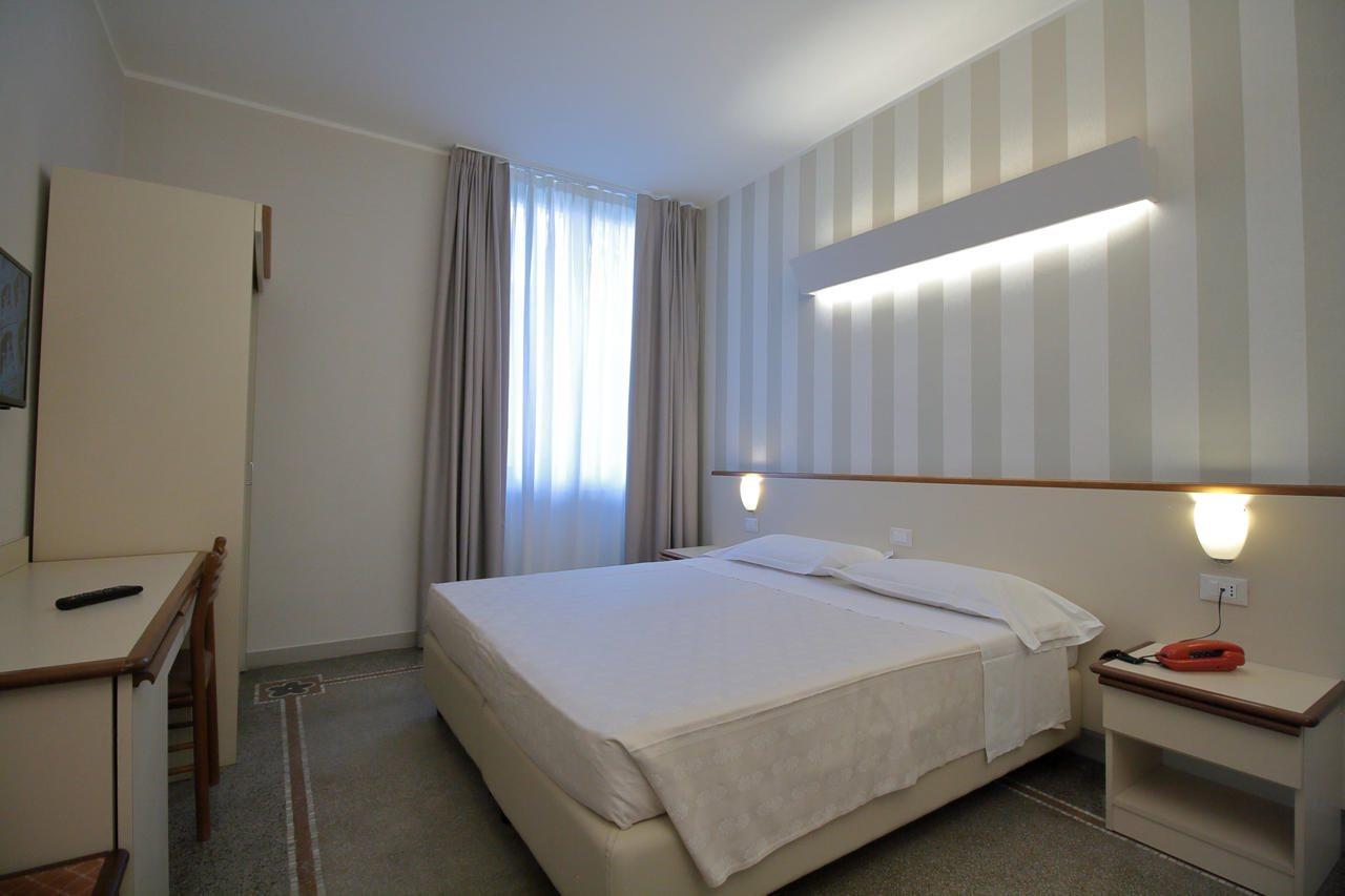 Hotel Vittoria Genoa Luaran gambar